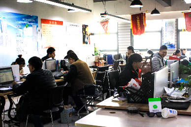 Projector Screen Manufacturer